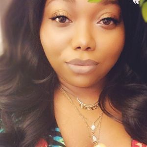 Meet your Posher, Crystal